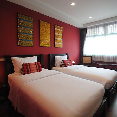 Focal Local Bed & Breakfast Bangkok Exteriör bild