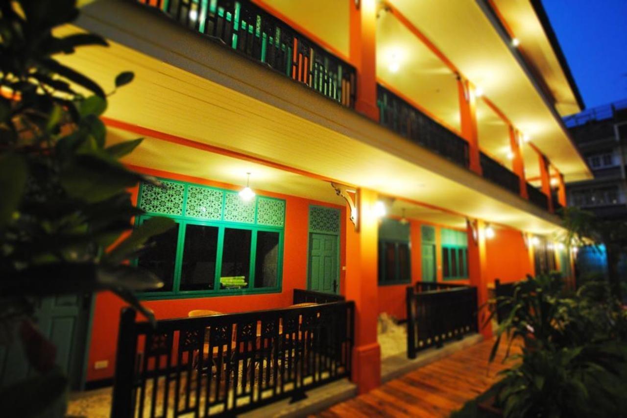 Focal Local Bed & Breakfast Bangkok Exteriör bild