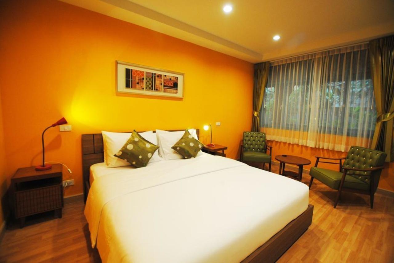 Focal Local Bed & Breakfast Bangkok Exteriör bild