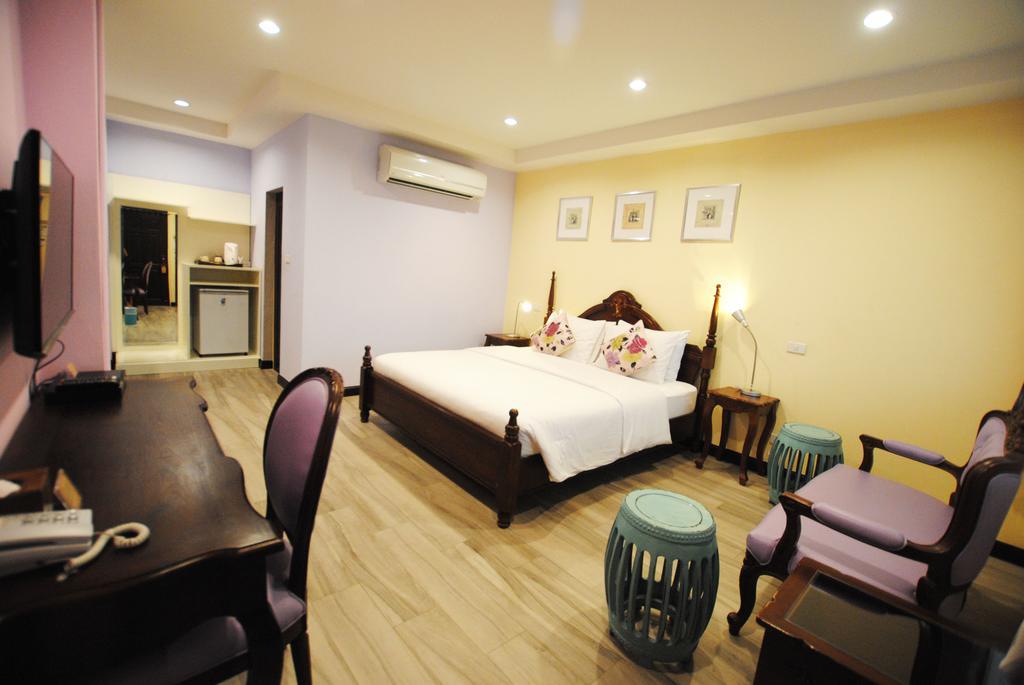 Focal Local Bed & Breakfast Bangkok Exteriör bild