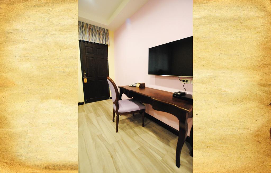 Focal Local Bed & Breakfast Bangkok Exteriör bild