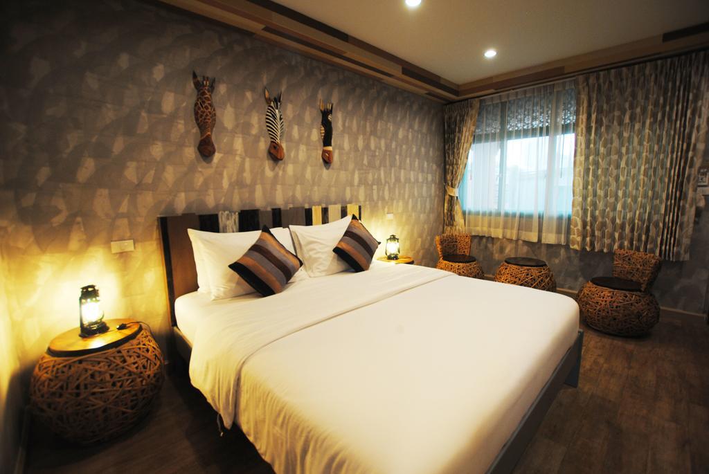 Focal Local Bed & Breakfast Bangkok Exteriör bild